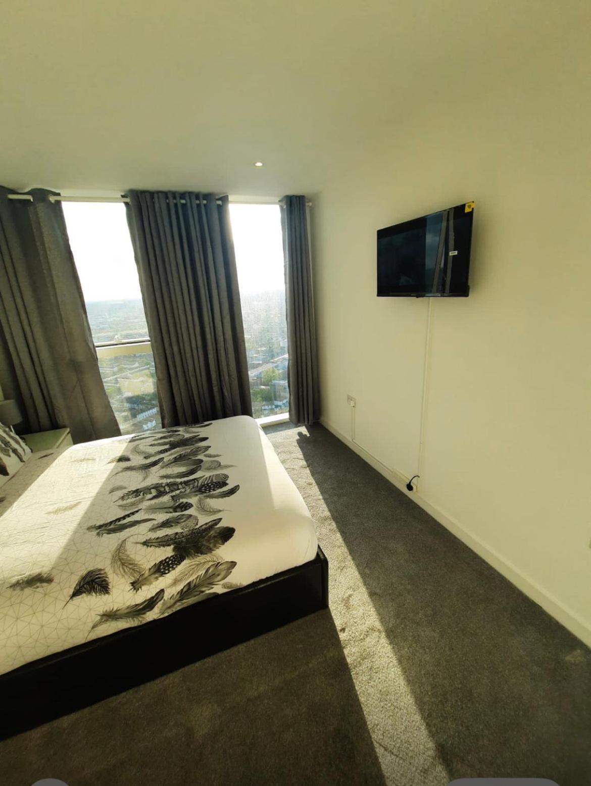 Spacious 3 Bed With Stunning Views * Londra
